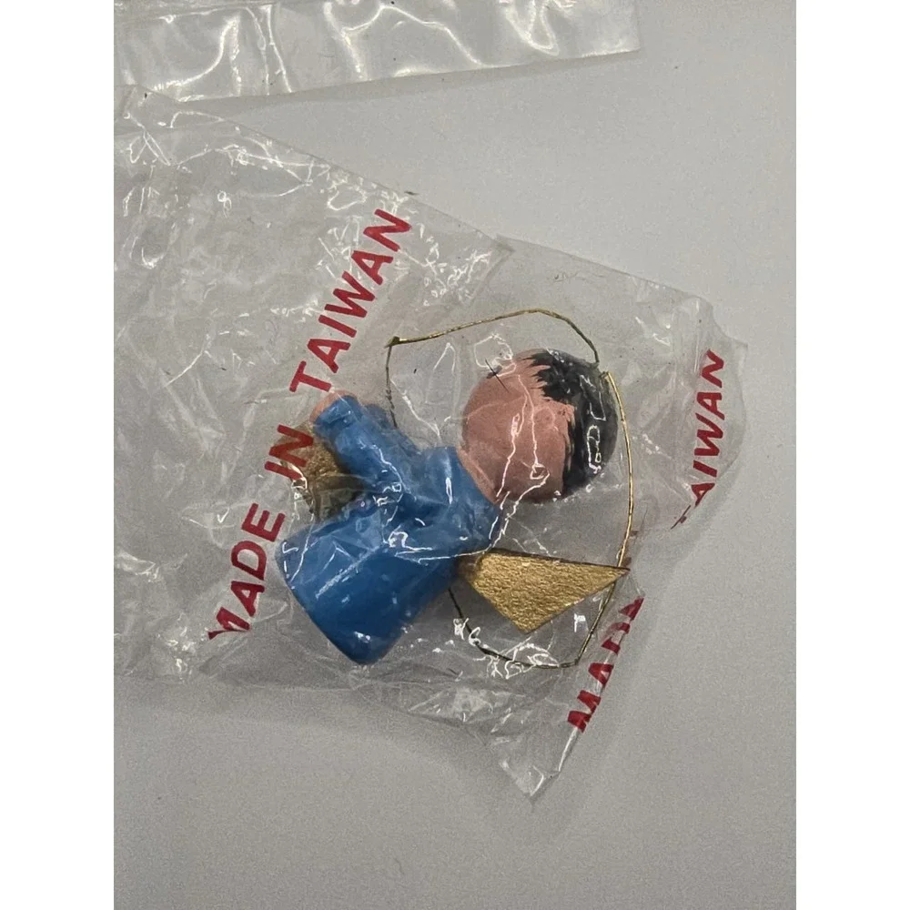 Small wooden Christmas Ornaments‎ Vtg Taiwan Painted People Wood Winter Decor